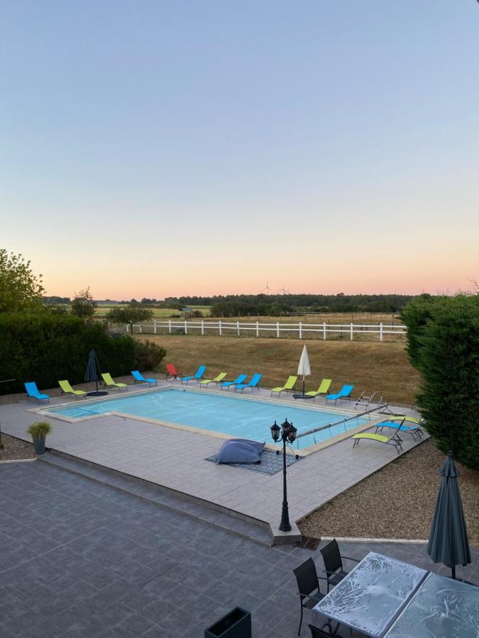 Kourline Villalunoterie Futuroscope Piscine Spa Oyre Eksteriør billede